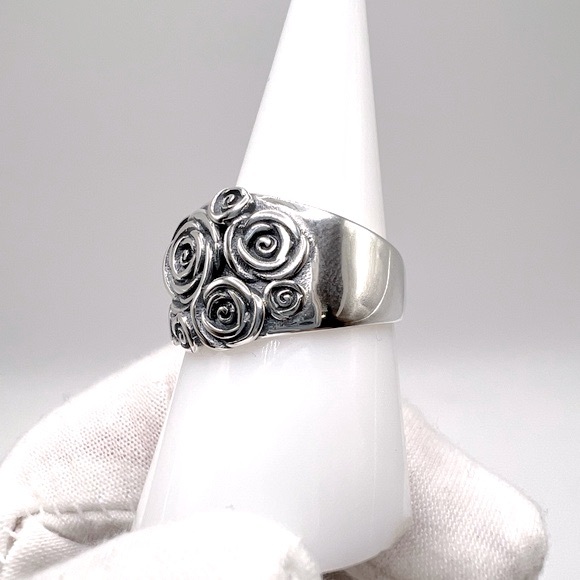 .925 Sterling Silver Roses Ring - Picture 5 of 17